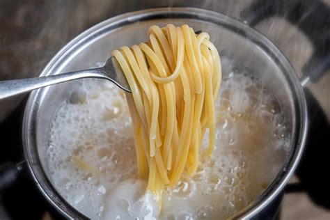 パスタ 茹でない：なぜ私たちは伝統に縛られないのか