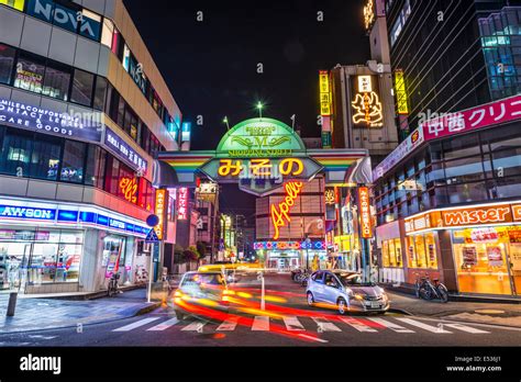 岸和田 デリヘル: 都市の夜を彩る秘密の扉