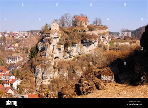  The Enchanted Castle! Eine Reise in die fränkische Sagenwelt des 8. Jahrhunderts